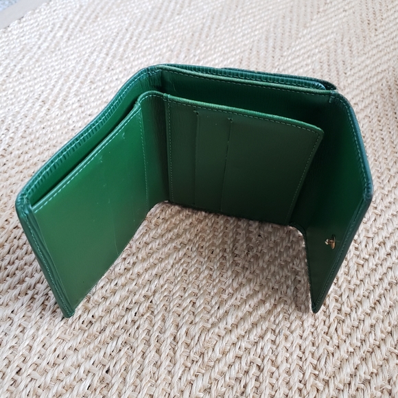 Louis Vuitton Green Epi Elise Tri-Fold wallet - Picture 2 of 7